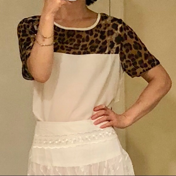 🆕 White Leopard Blouse - Picture 4 of 5